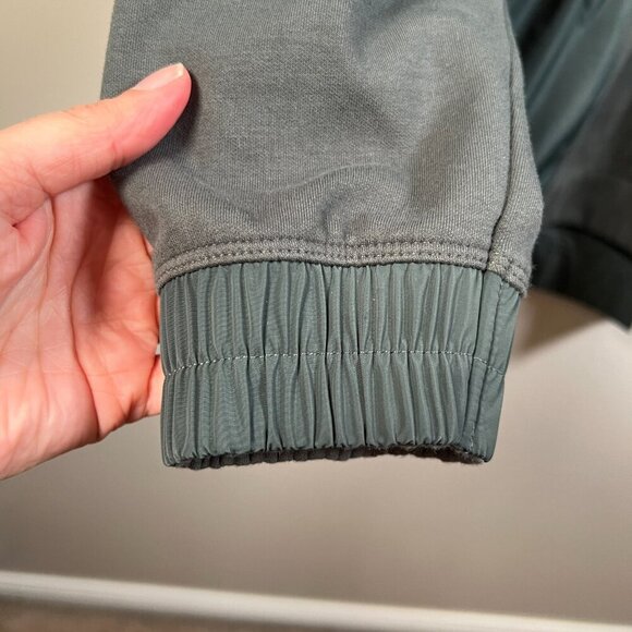 Athleta Triumph Hybrid Crewneck Sweatshirt Size Small Green Athletic Cozy Comfy - Picture 5 of 10